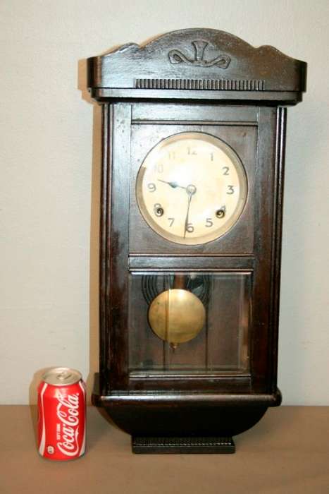 **RS17** A beautiful vintage mechanical wall clock with a cut glass door & spiral gong