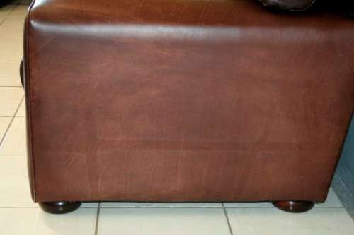 A superb and extremely well made (large) genuine leather 2-seater couch in stunning condition