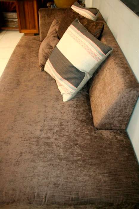 A superb modern (X-large) chocolate brown fabric couch w/ stunning cushions in exquisite condition