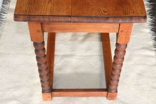 A gorgeous and stylish vintage solid Oak occasional coffee table with turned bobbin legs