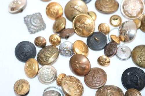 A massive JOB LOT of assorted tunic buttons of various sizes - over 200 buttons!! | RS17Sale