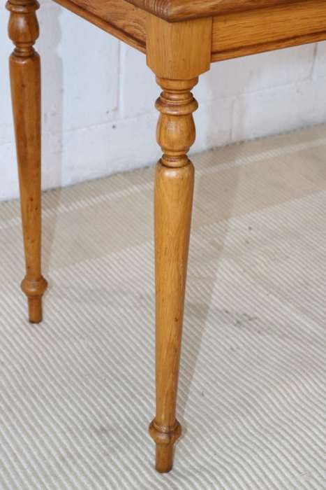 A gorgeous and stylish vintage solid Oak occasional/ side table with Sheraton legs - lovely