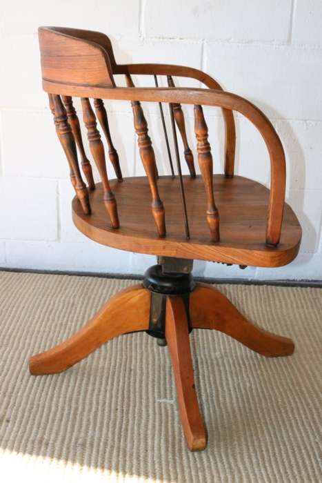 Superb antique English oak swivel "Firehouse" captains chair in very good condition - stunning!