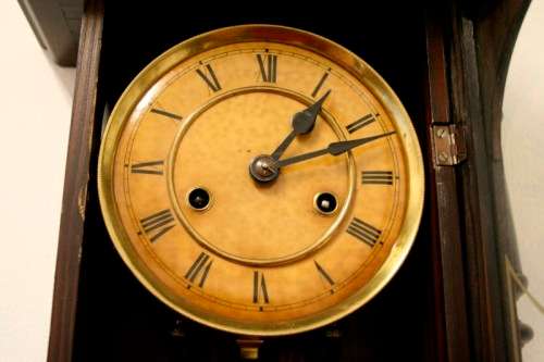 **RS17** A vintage mechanical wall clock with a spiral gong in complete working condition - RS17CL