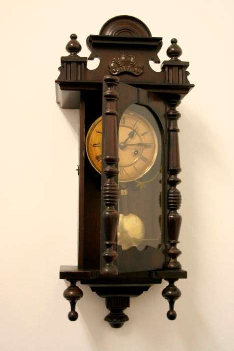**RS17** A vintage mechanical wall clock with a spiral gong in complete working condition - RS17CL