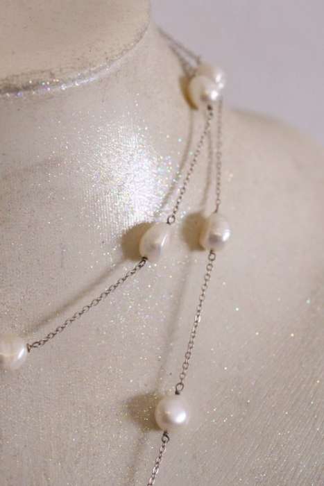 A stylish 89cm long endless-strand of white cultured baroque pearls on a silver chain - stunning!!
