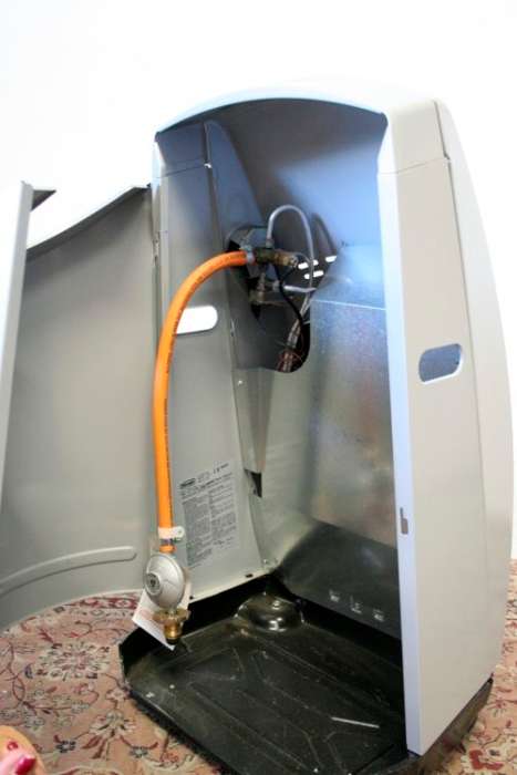 A fabulous De Longhi Thermostatic gas heater w room thermostat. Effective, economical for winter.