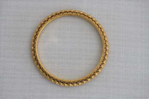 A magnificent solid 22ct gold ladies bangle w/ intricate detailing in awesome condition price/bangle