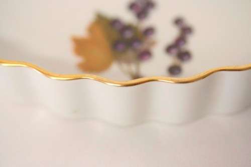 A fantastic medium sized (22.5cm) Royal Worcester "Evesham" oven to table ware dish.
