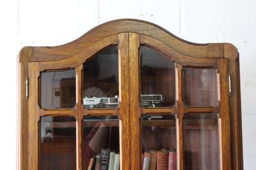 A STUNNING and beautifully made corner display unit cabinet with ample shelves and space!