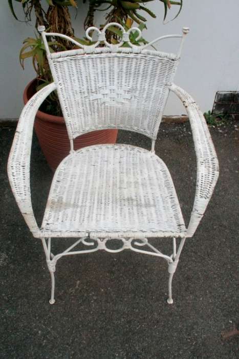 **RS17** A white painted wicker "all weather" outdoor/ patio table with a glass top and a chair