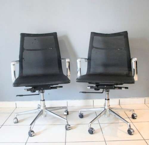 **RS17** 2 stylish swivel, height adjustable office chairs w metal legs & wheels - Bid/ chair