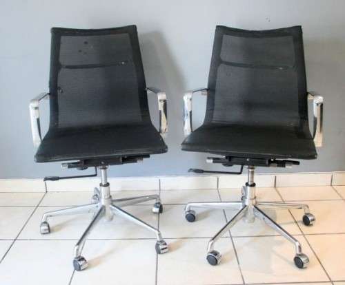**RS17** 2 stylish swivel, height adjustable office chairs w metal legs & wheels - Bid/ chair