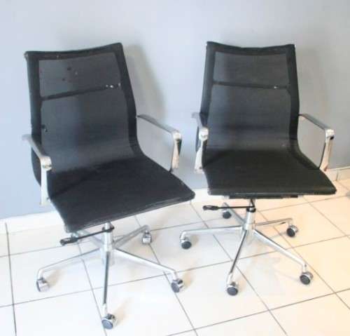 **RS17** 2 stylish swivel, height adjustable office chairs w metal legs & wheels - Bid/ chair