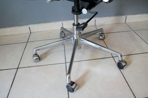 **RS17** 2 stylish swivel, height adjustable office chairs w metal legs & wheels - Bid/ chair