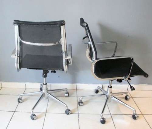 **RS17** 2 stylish swivel, height adjustable office chairs w metal legs & wheels - Bid/ chair