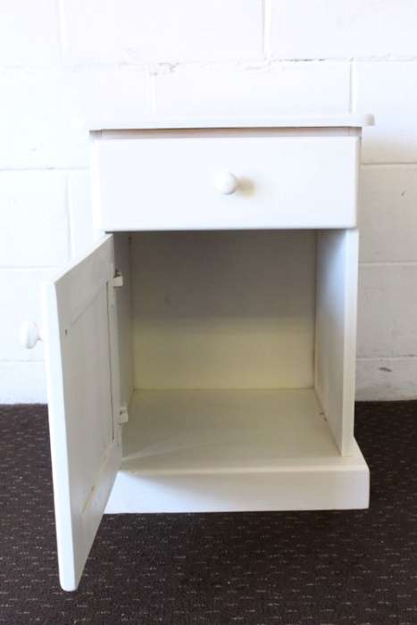 An awesome pair of white Duco bedside pedestals with a single drawer on runners & a cupboard