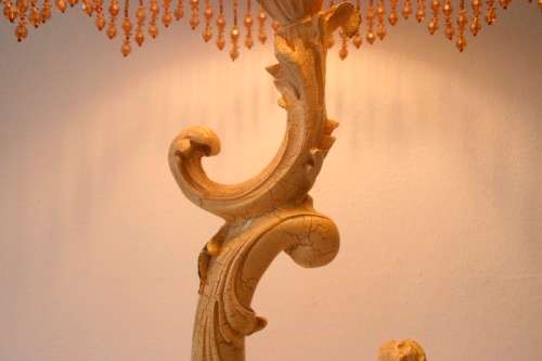 A gorgeous ornate alabastrine oxylite table lamp with stunning detailing and a stylish shade.
