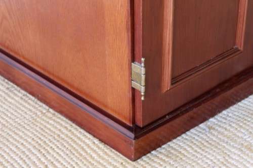 **RS17** A double door mahogany coffee station cabinet - ideal for a lodge or B&B or home