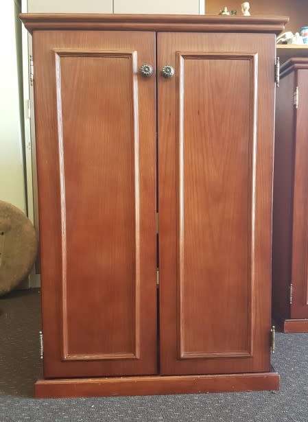 **RS17** A double door mahogany coffee station cabinet - ideal for a lodge or B&B or home