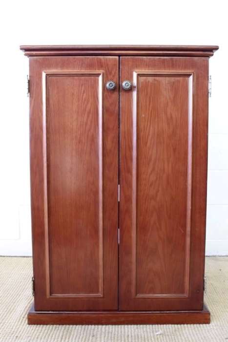 **RS17** A double door mahogany coffee station cabinet - ideal for a lodge or B&B or home