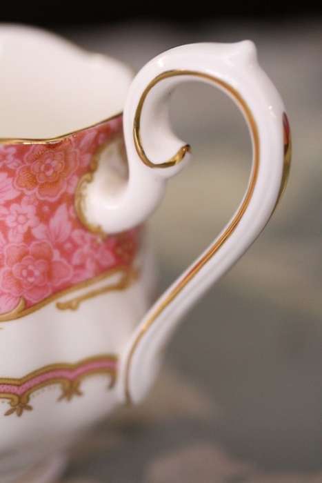 A gorgeous Royal Albert fine bone china milk jug/ creamer in the very pretty "Lady Carlyle"  pattern