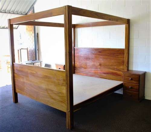 A magnificent solid Blackwood (King Size x-length) 4-poster bed w/ 2x matching bedside pedestals