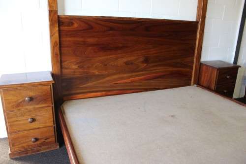 A magnificent solid Blackwood (King Size x-length) 4-poster bed w/ 2x matching bedside pedestals