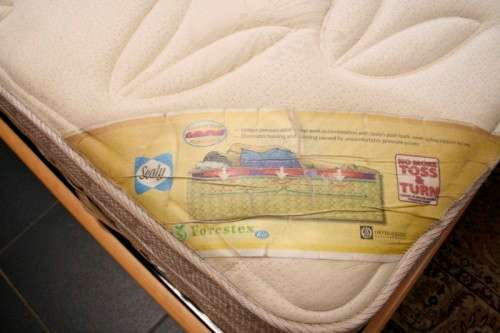 **RS17** A stylish modern Queen bed headboard & base with a Sealy mattress and two pedestals