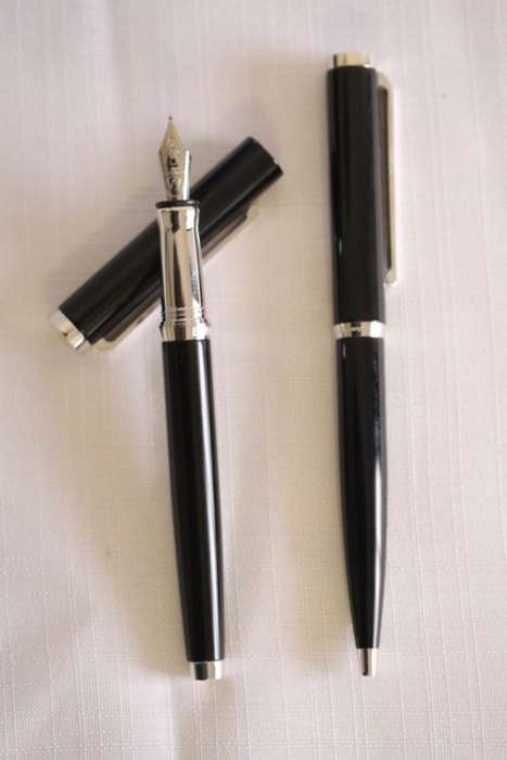 A top quality original BMW fountain pen & ball-point pen set by Waldmann Pens of Germany