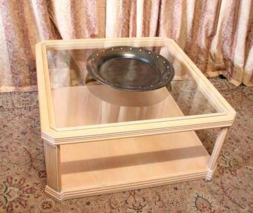 A very stylish Beechwood glass top centre coffee table with clean modern lines - stunning!!!