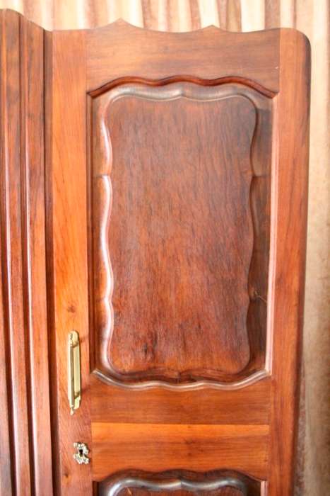 A stunning vintage solid Imbuia 2 door ball & claw wardrobe w/ hanging space and 3x drawers