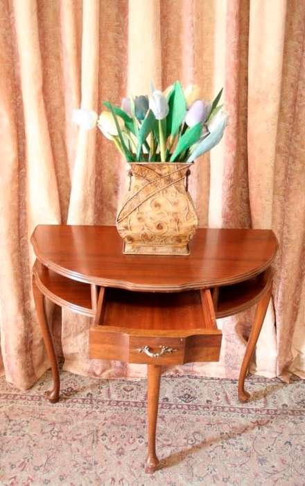 A beautiful vintage solid Imbuia scalloped edge Queen Anne half moon display/ occasional table