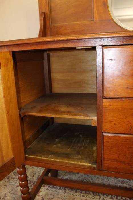 A stunning antique oak side server cabinet with a bevelled mirror, loads of drawer & cupboard space