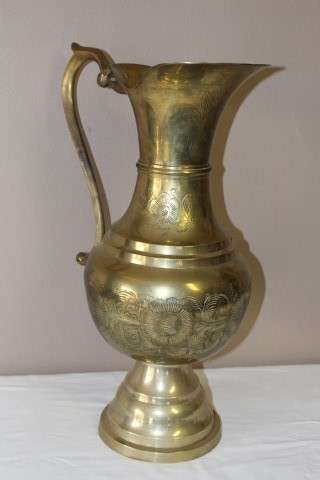 A beautiful large vintage solid brass pitcher/ jug with ornate hand chased detailing. Fabulous!!!!