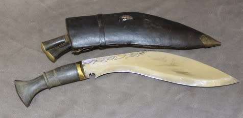 An amazing (37cm) antique authentic Nepalese Ghurkha Kukri machete with a sheath. Awesome!!!