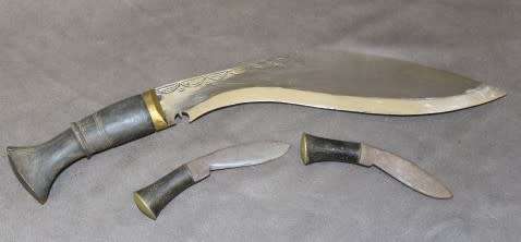 An amazing (37cm) antique authentic Nepalese Ghurkha Kukri machete with a sheath. Awesome!!!