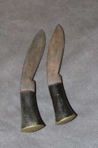An amazing (37cm) antique authentic Nepalese Ghurkha Kukri machete with a sheath. Awesome!!!