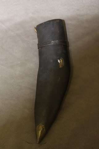 An amazing (37cm) antique authentic Nepalese Ghurkha Kukri machete with a sheath. Awesome!!!