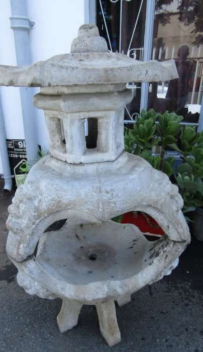 A amazing, large concrete Japanese Toro lantern. Stunning in a garden!!!