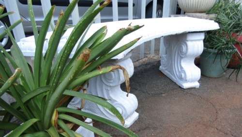 A gorgeous painted white 2 seater concrete "Curved" bench. Stunning as a feature piece in a garden!!