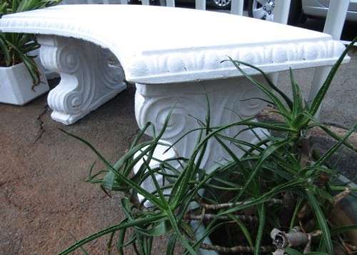 A gorgeous painted white 2 seater concrete "Curved" bench. Stunning as a feature piece in a garden!!