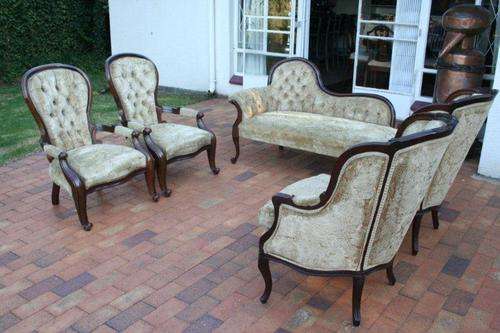 GORGEOUS ANTIQUE CHAISE LOUNGER, 2 x WINGBACK CHAIRS, 2 x QUEEN CHAIRS - ALL MATCHING!!! EXQUISIT!!!