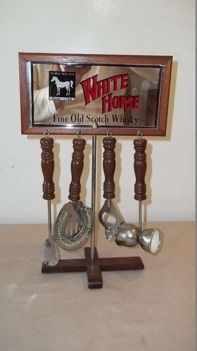 A STUNNING WHITE HORSE FINE OLD SCOTCH WHISKEY BAR ACCESSORY STAND AND IMPLEMENTS