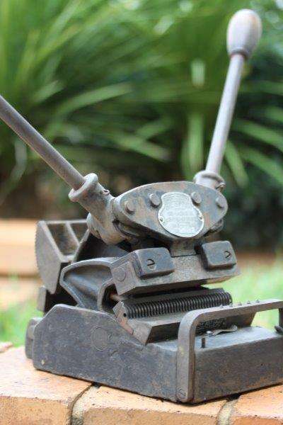 AWESOME & SCARCE VINTAGE NO. 3 CLIPPER BELT LACER IN WORKING CONDITION!!! UNUSUAL PIECE OF EQUIPMENT