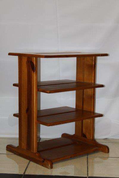 A VERY PRACTICAL DVD / TV / HI-FI / COMPONENT SHELF FOR VARIOUS ITEMS IN FANTASTIC CONDITION!!!