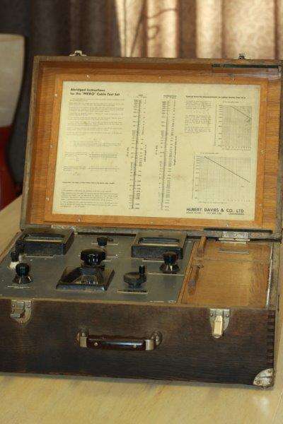 A VERY RARE VINTAGE HARTMANN & BRAUN FRANKFURT MAIN "MEKO" CABLE TEST KIT IN THE ORIGINAL WOOD BOX!