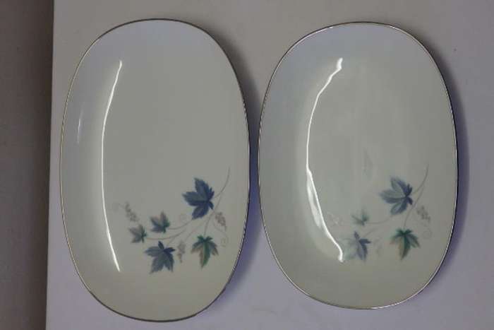 AN AWESOME "ROYAL CERAMICS" BY NORITAKE OF JAPAN "VINTAGE SERIES" SET OF TWO SERVING PLATTERS