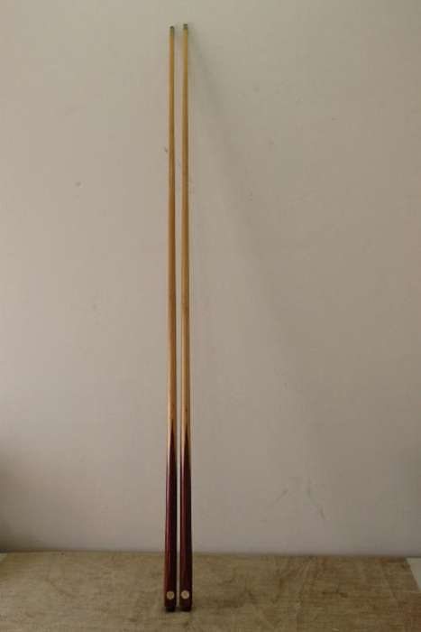 TWO AWESOME VINTAGE WOODEN UNION BILLIARD REQUISITES SIZE 17 1/2 B POOL/ SNOOKER CUES
