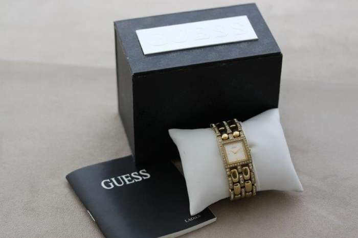 WOW!! A STUNNING STYLISH LADIES GUESS WRIST WATCH IN EXCELLENT WORKING CONDITION!!!